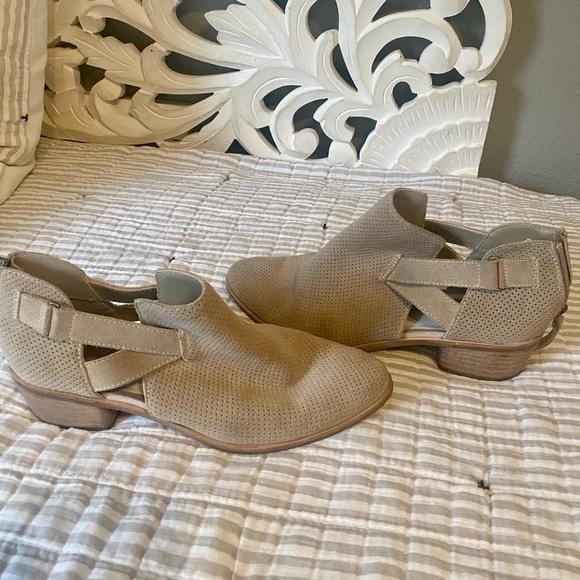 Dolce Vita Ankle Boots - Picture 3 of 3